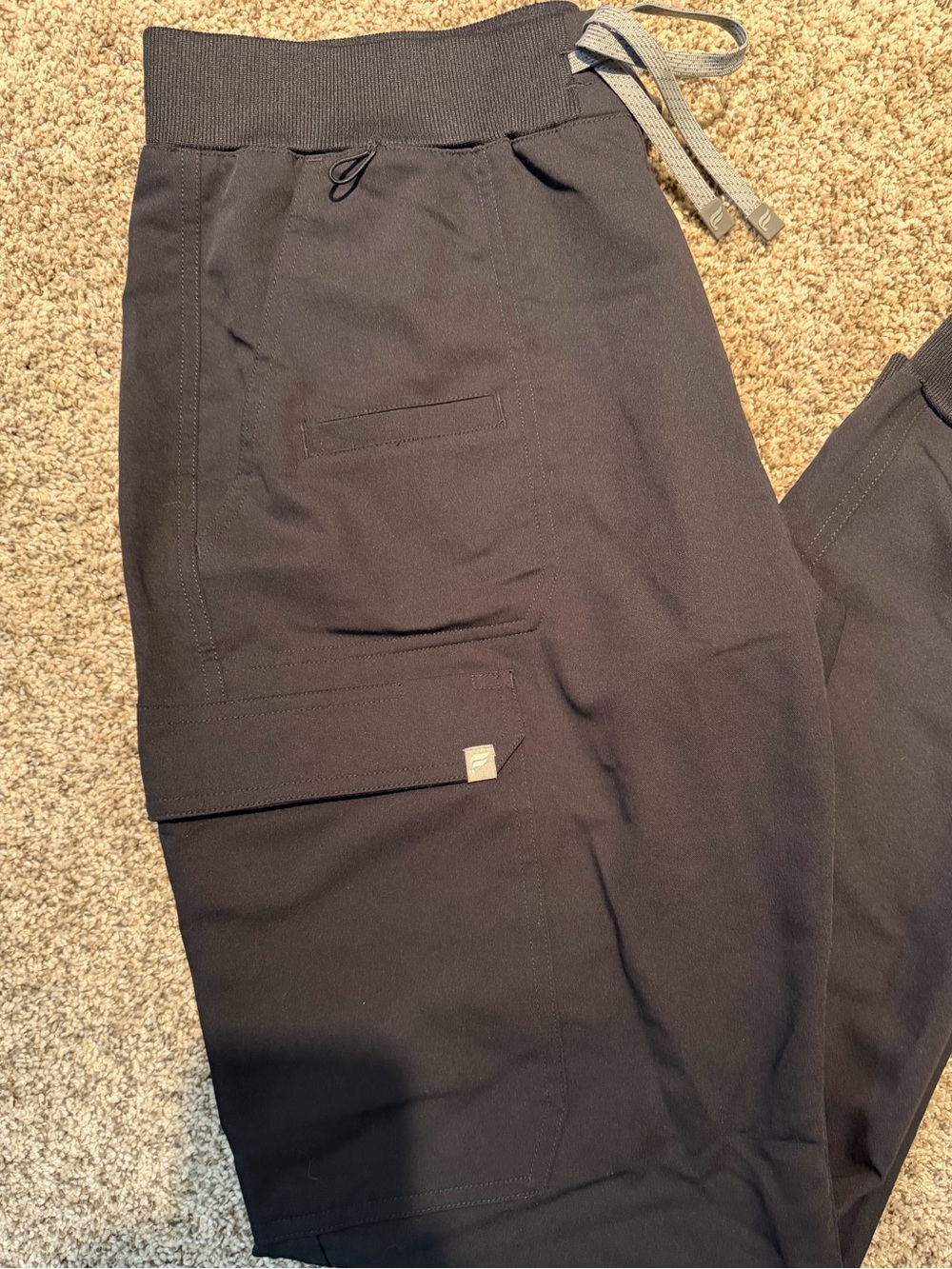 Women’s Fabletics Scrub Set - Picture 5 of 7